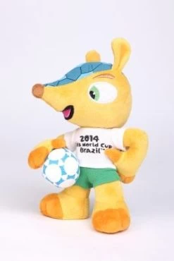 Diverse Fuleco Plüsch Maskottchen 52cm WM 2014 Brasilien Ball Unter Arm
